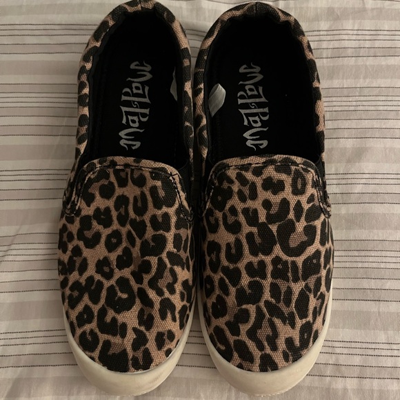 Women’s Mad Love cheetah print, slip on shoes, size 6 - Picture 2 of 8
